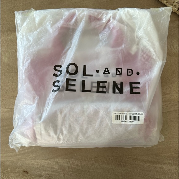 SOL•AND•SELENE SKY'S THE LIMIT - SMALL CROSSBODY IN FUCHSIA - Picture 4 of 13